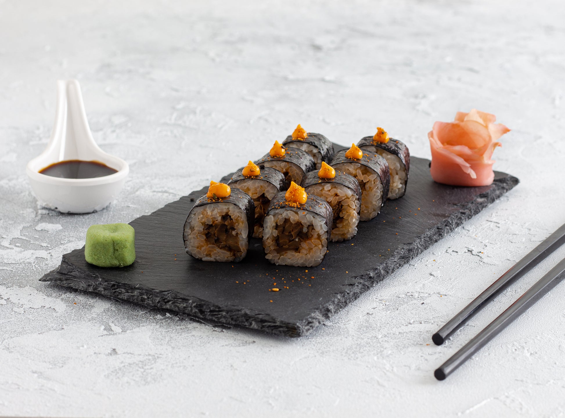 Spicy Mushroom Maki (8 pcs) Image